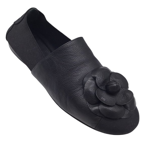 CHANEL BLACK CAMELLIA LEATHER AND GROSGRAIN LOAFERS / FLATS